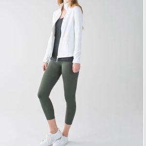 Lululemon High Rise Zone in Crop Leggings. Size 4